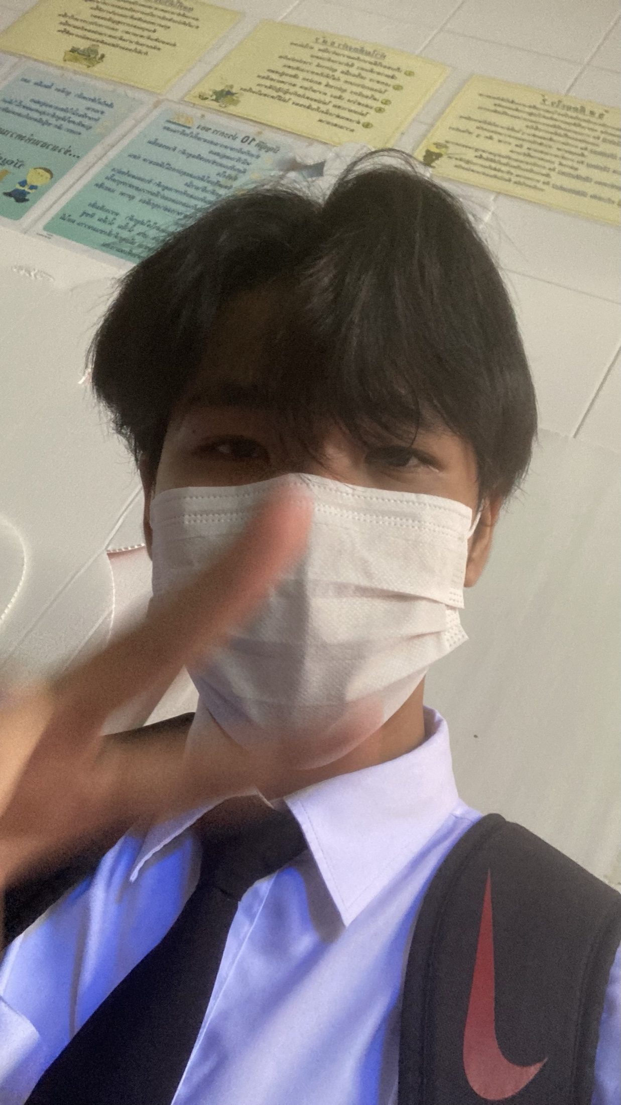 เบคในชุดพนักงาน